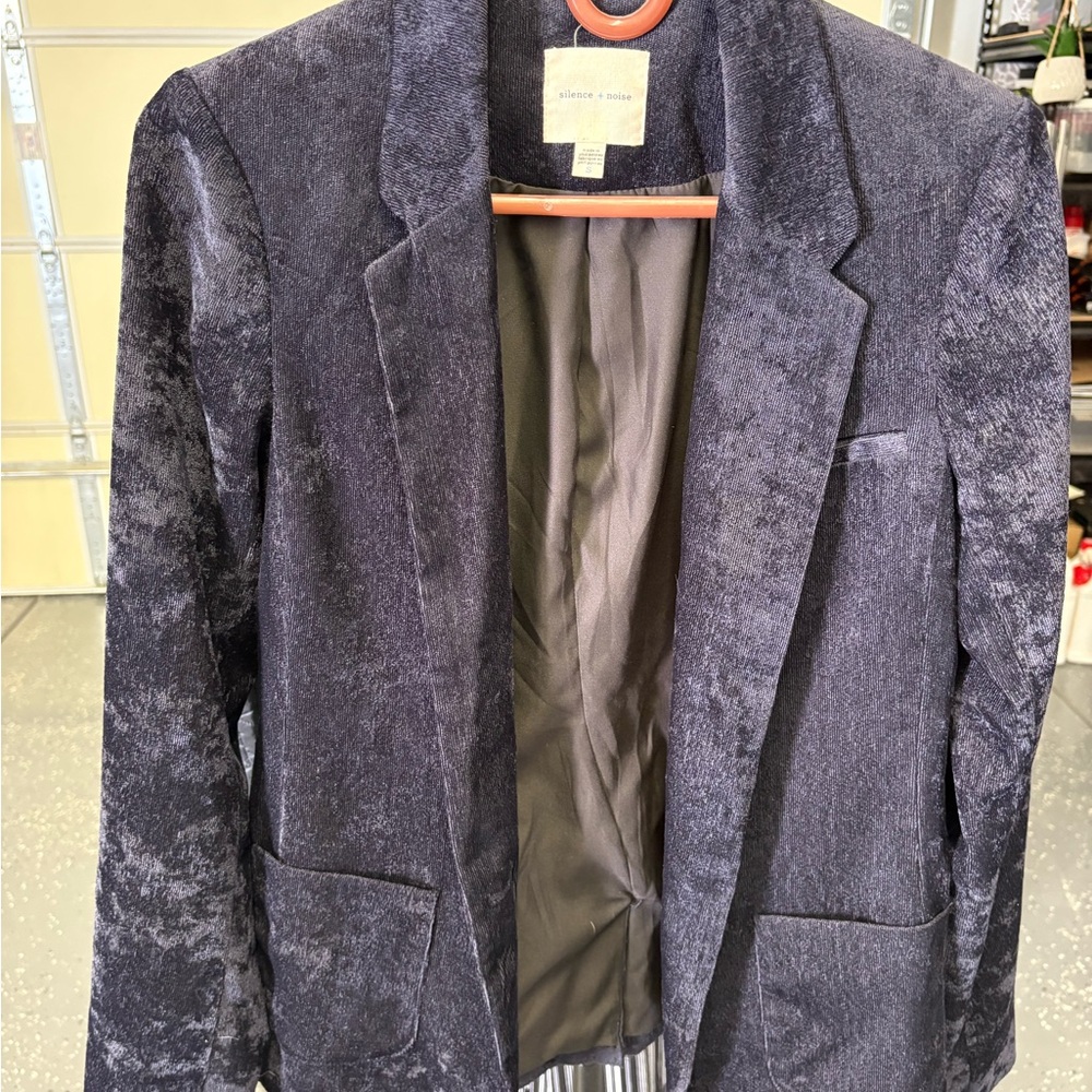 Silence + Noise Blue Velvet Blazer with Notched Lapels. sz S  like new